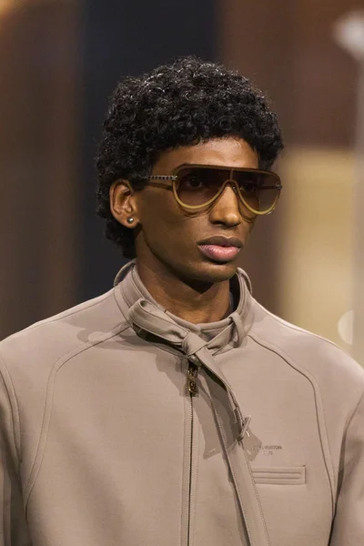 Look 60